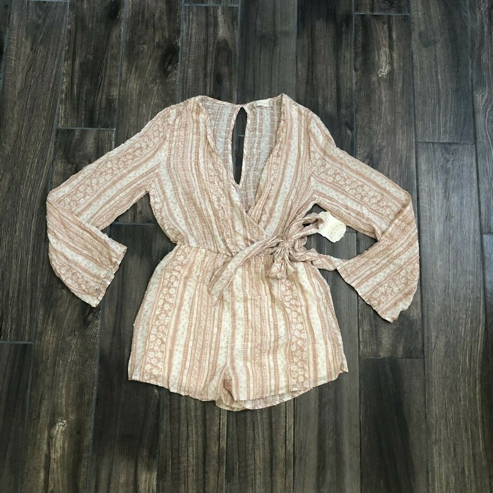 NWT- altar'd state peach multi romper Small vneck Bow K
